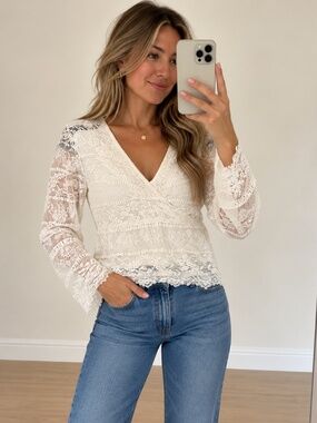 Wrapper Y2K Ivory Lace Long Sleeve V Neck Blouse Size Medium Romantic